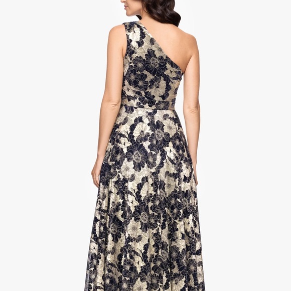 Betsy & Adam Navy and Gold Gown
GWEN" LONG ONE SHOULDER WRAP FOIL FLOWER DRESS - Picture 5 of 6